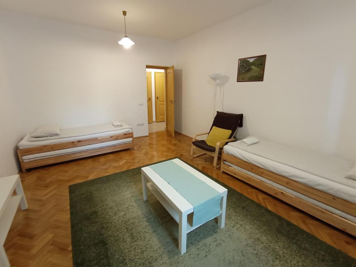 Gizella Apartman Eger Esterno foto