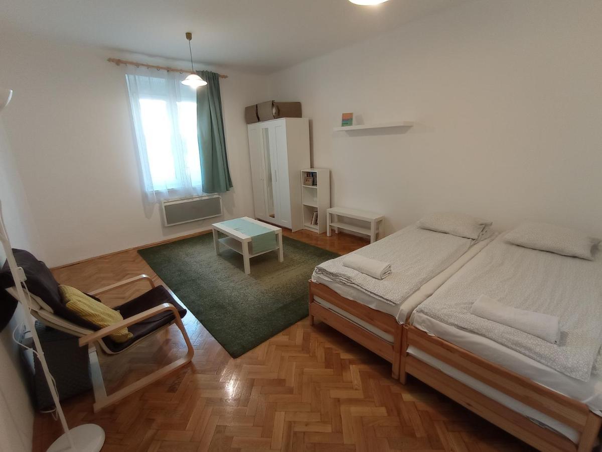 Gizella Apartman Eger Esterno foto