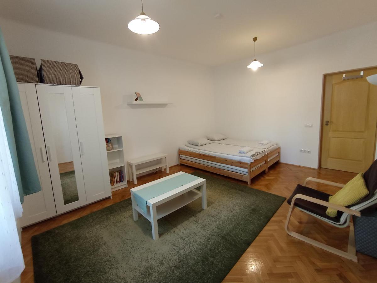 Gizella Apartman Eger Esterno foto